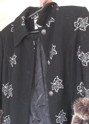 Женское пальто черного цвета1 фото