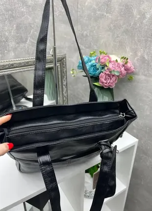 Черная стильная большая женская сумка формата а4 с кошельком в комплекте, карман спереди на молнии (5 фото
