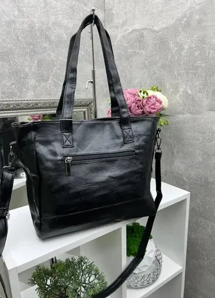 Черная стильная большая женская сумка формата а4 с кошельком в комплекте, карман спереди на молнии (4 фото