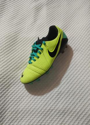 Бутси копочки професійні nike ctr360 maestri iii fg