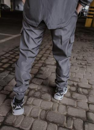 Якісні чоловічі спортивні штани софтшел карго весняні з накладними боковими карманами2 фото