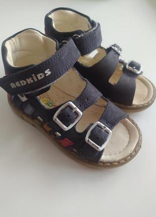 Ортопедичні сандалі