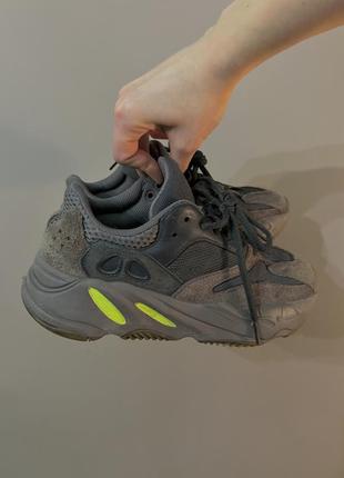 Original adidas yeezy 700