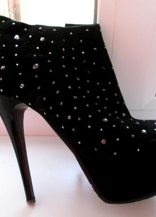Ботильоны ботинки сапоги на каблуке в стразах