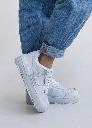 Красивейшие женские кроссовки nike air force 1 x louis vuitton white белые с серыми лого