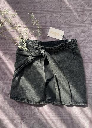 Чорна джинсова міні-спідниця missguided