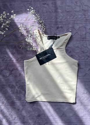 Бежевий топ prettylittlething