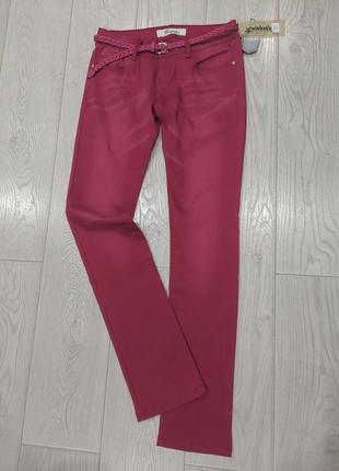 Яркие женские джинсы прямые цвета розовая марсала 46-486 фото