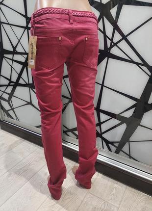 Яркие женские джинсы прямые цвета розовая марсала 46-483 фото