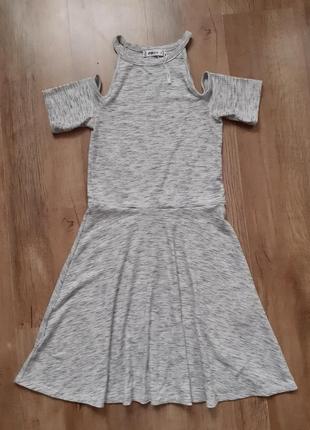 Розпродаж актуальне сукню в рубчик з голими плечима розмір-s