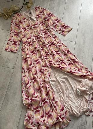 Очень красивое фирменное платье в цветочный принт новое6 фото