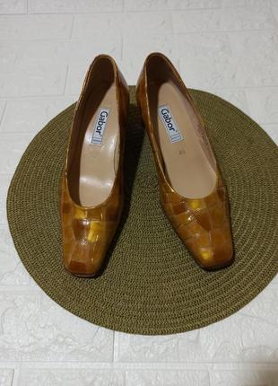 Туфли из натуральной лаковой кожи р4,5.