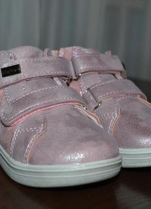Чарівні черевики для дівчинки6 фото