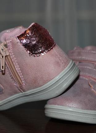 Чарівні черевики для дівчинки4 фото