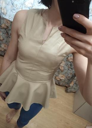 Оригинальная кожаная блуза бежевого цвета от sk house