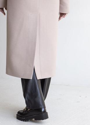 Пальто жіноче довге двобортне демісезонне прямого крою з поясом напіввовняне кремове8 фото