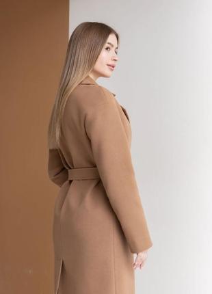 Пальто женское длинное двубортное демисезонное прямого кроя с поясом полушерстяное карамель7 фото
