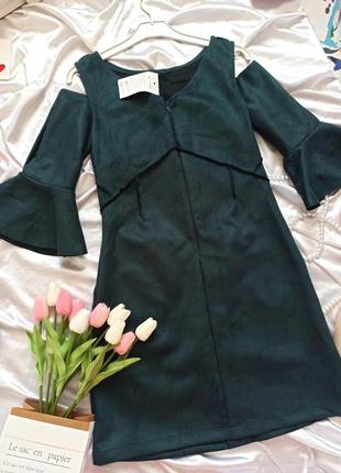 Замшевое платье темно-зеленого цвета с интересными рукавами10 фото