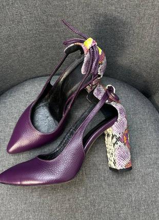 Екслюзивні туфлі лодочки з італійської шкіри та замші жіночі на підборах2 фото