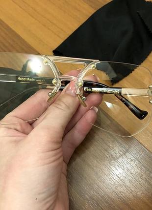 Прозрачные стильные солнцезащитные очки