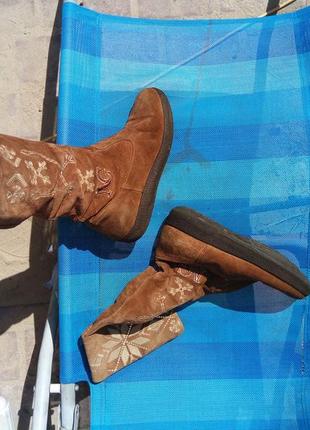 Сапоги итальянские шикарнве с вышитым орнаментом размер четкий 38 стелька стелька 25