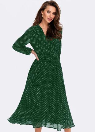 Зеленое шифоновое платье с юбкой-солнце и фиксированным запахом на груди