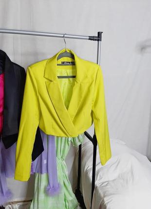 Трендовий укорочений піджак