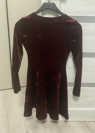 Бордова сукня коротка з вирізом6 фото