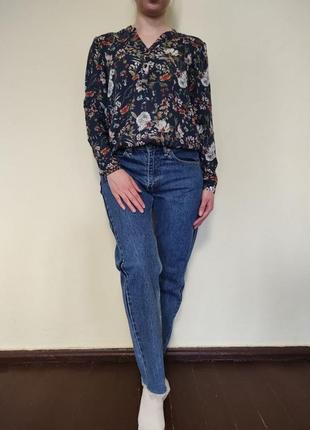 Стильная блуза с цветочным принтом1 фото