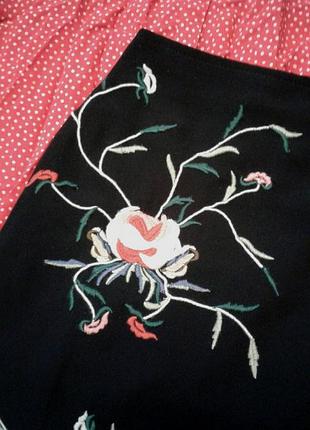 Очень красивая юбка с вышивкой