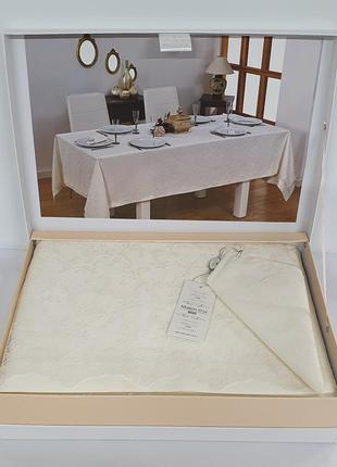 Скатертина подвійна з серветками set maison d'or 160x270 см + 150x260 см + 8 серветок plain ecru/cream
