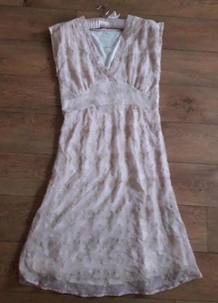 Легке, повітряне плаття для особливих випадків.