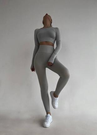 Женский фитнес костюм пуш-ап (леггинсы+рашгард) светло-серый