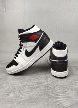 Жіночі кросівки nike air jordan 1 white/black3 фото