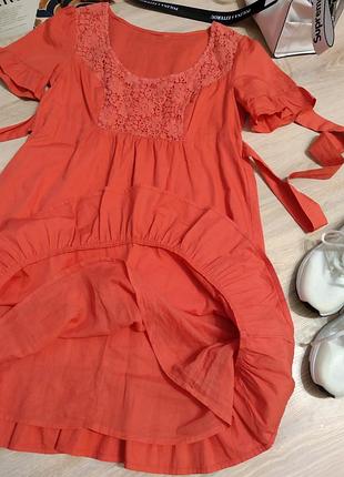 Отличное летнее коралловое платье мини с кружевом