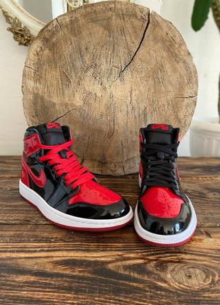 Стильные женские высокие кроссовки nike air jordan 1 high og patent black red чёрные с красным лак7 фото