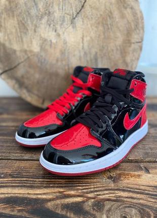 Стильные женские высокие кроссовки nike air jordan 1 high og patent black red чёрные с красным лак2 фото