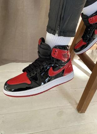 Стильные женские высокие кроссовки nike air jordan 1 high og patent black red чёрные с красным лак5 фото