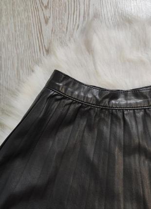 Черная кожаная короткая юбка миди плиссе складками трапеция пышная zara6 фото