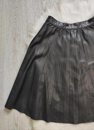 Черная кожаная короткая юбка миди плиссе складками трапеция пышная zara4 фото