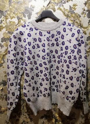 Серая женская кофта с принтом