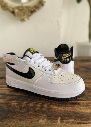 Стильні жіночі кросівки nike air force 1 gs world champ білі з молочним чорний лого