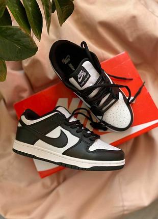 Nike sb dunk low
•black white•