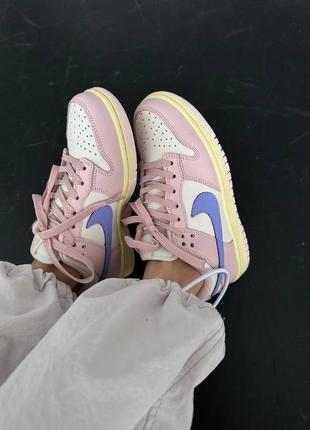 Жіночі шкіряні весняні кросівки найк nike sb dunk low. колір рожевий з білим та фіолетовим5 фото