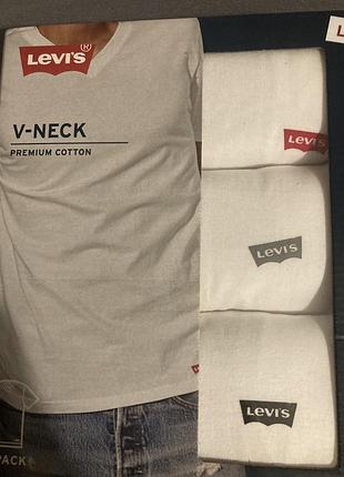 Футболка levis  v -neck оригінал сша розмір l бвдп з маленьким логотипом levis на грудях