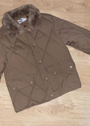 Куртка коричневая на весну, женская куртка с воротником меховым1 фото