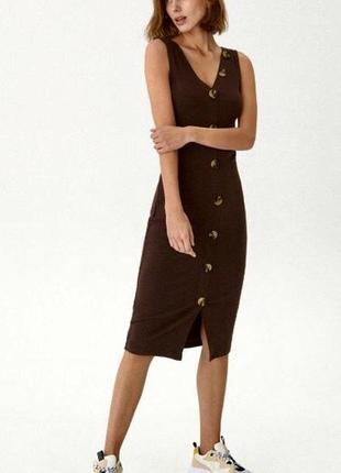 Стильне трикотажне плаття сарафан.з красивими гудзичками h&m довжина міді