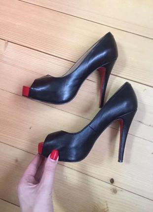 Туфлі жіночі christian louboutin