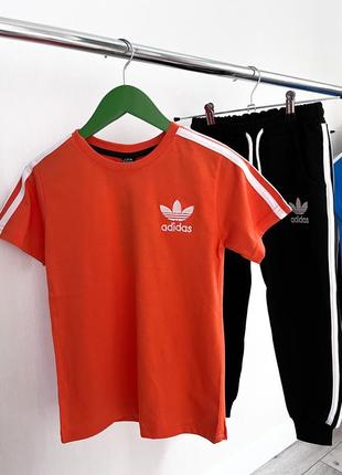 Спортивный костюм adidas