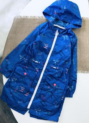 Гарна парка вітровка